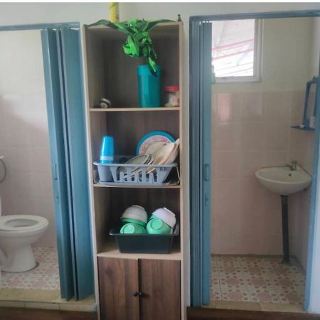 Mak Homestay Upstairs With 5 Bedrooms Kampong Kundassan Eksteriør bilde